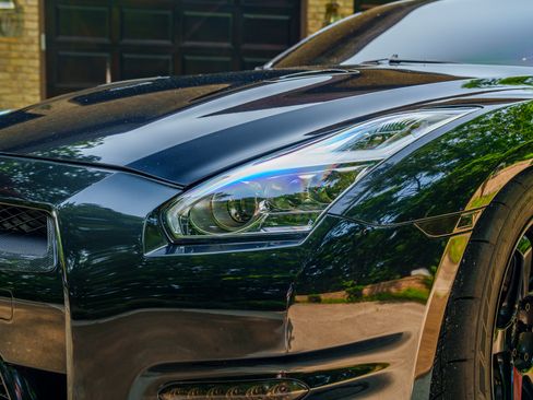 Used 2013 Nissan GT-R Premium image 11
