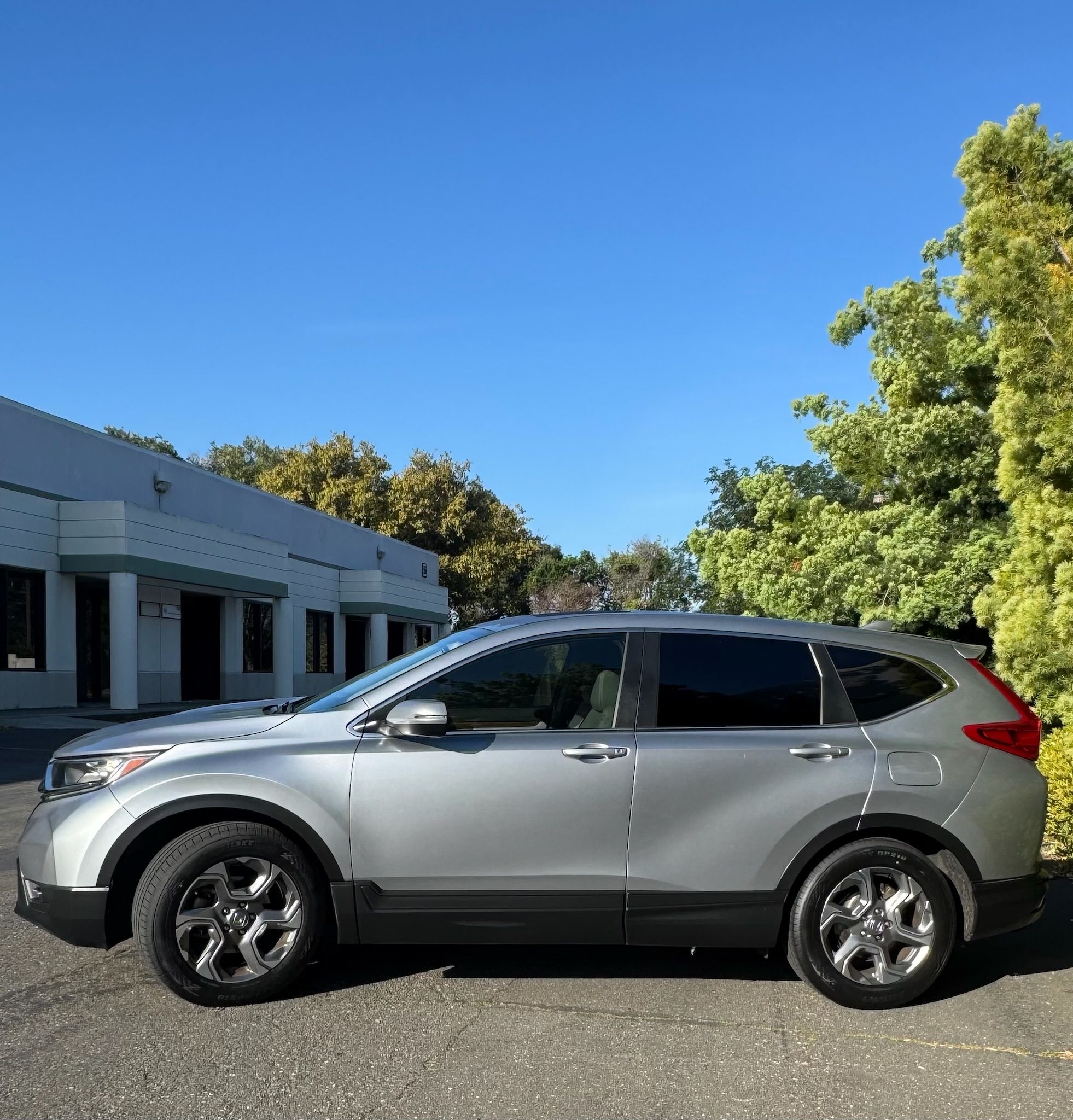 Used 2017 Honda CR-V EX-L image 2