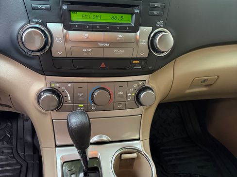 Used 2012 Toyota Highlander FWD image 24