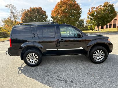 Used 2011 Nissan Pathfinder LE w/ LE V8 Value Pkg