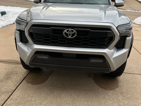 Used 2024 Toyota Tacoma TRD Off-Road image 4