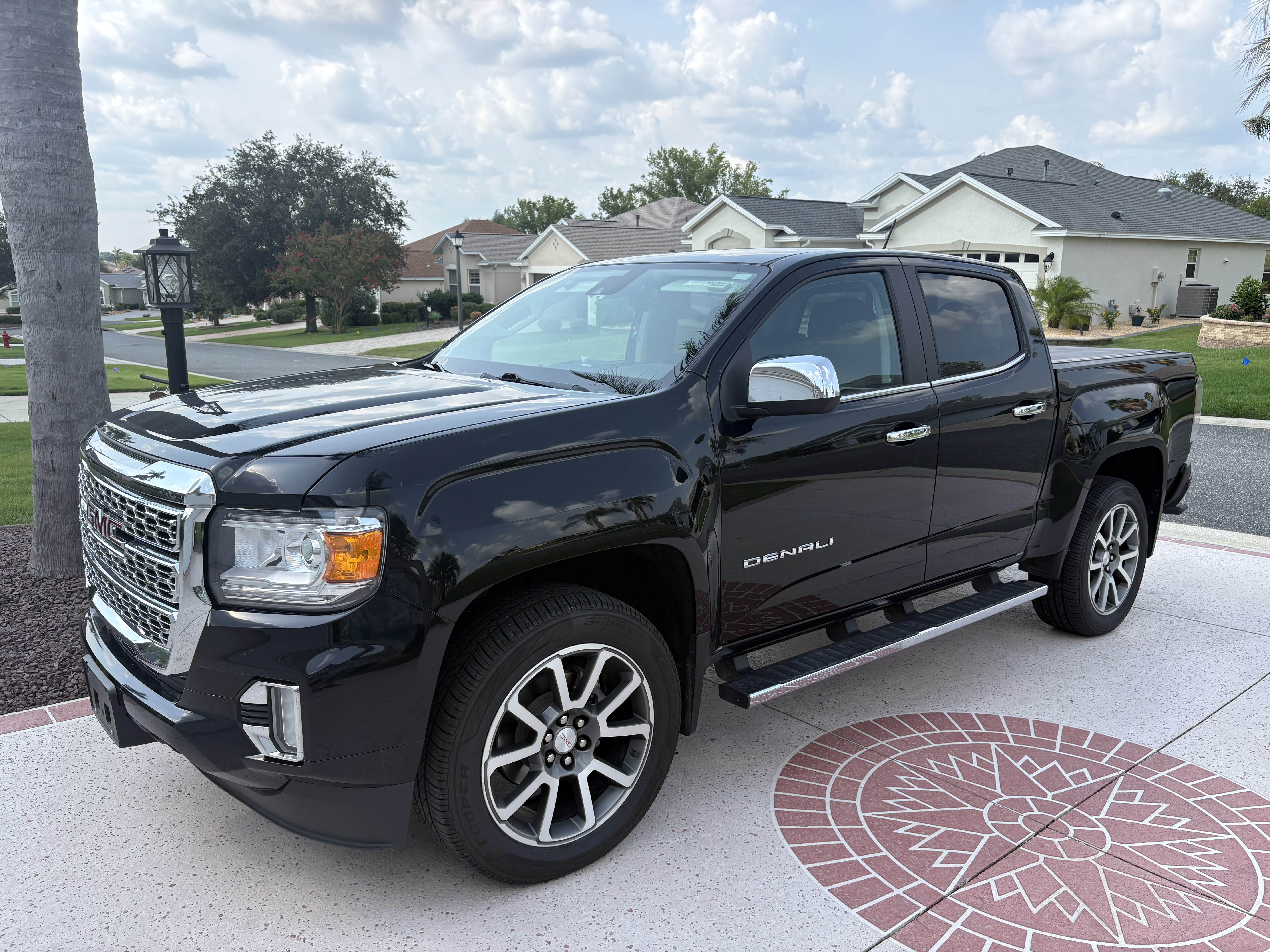 Used 2021 GMC Canyon Denali AWD/4WD image 1
