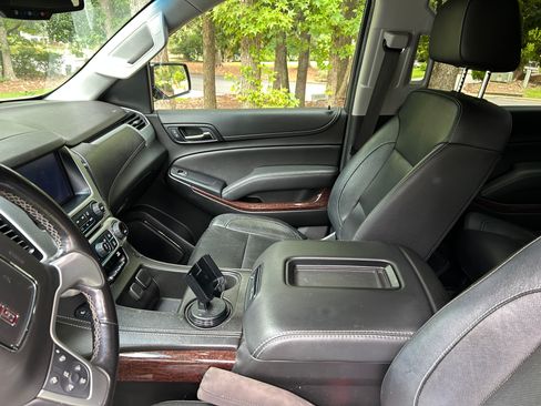 Used 2019 GMC Yukon XL SLT w/ Open Road Package RWD image 9