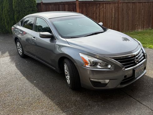 Used 2015 Nissan Altima 2.5 S w/ Power Driver Seat Package FWD image 1