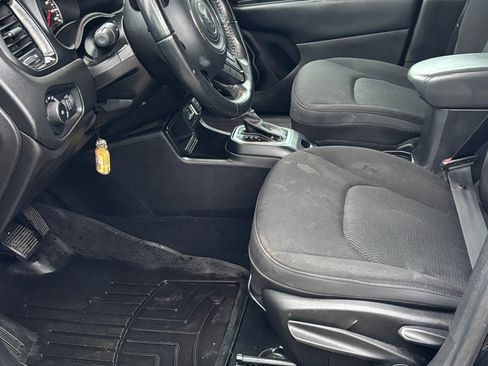 Used 2018 Jeep Renegade Altitude image 16