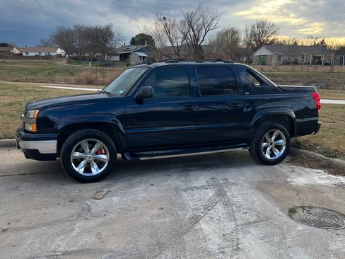 Used 2006 Chevrolet Avalanche Z66 w/ Sun And Sound Package image 16