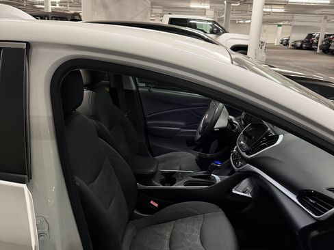 Used 2017 Chevrolet Volt LT image 11
