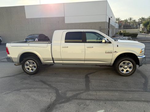 Used 2016 RAM 2500 Laramie w/ Convenience Group AWD/4WD image 4
