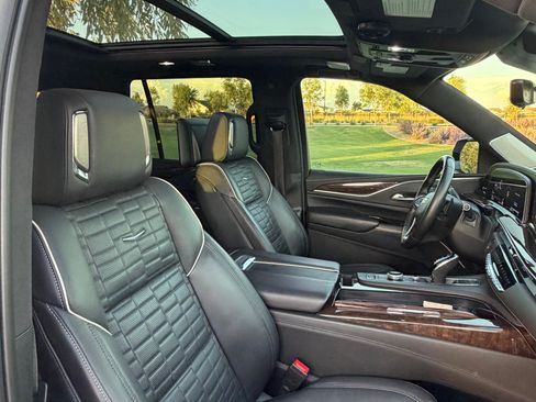 Used 2022 Cadillac Escalade Sport Platinum w/ LPO, ONYX Package AWD/4WD image 10