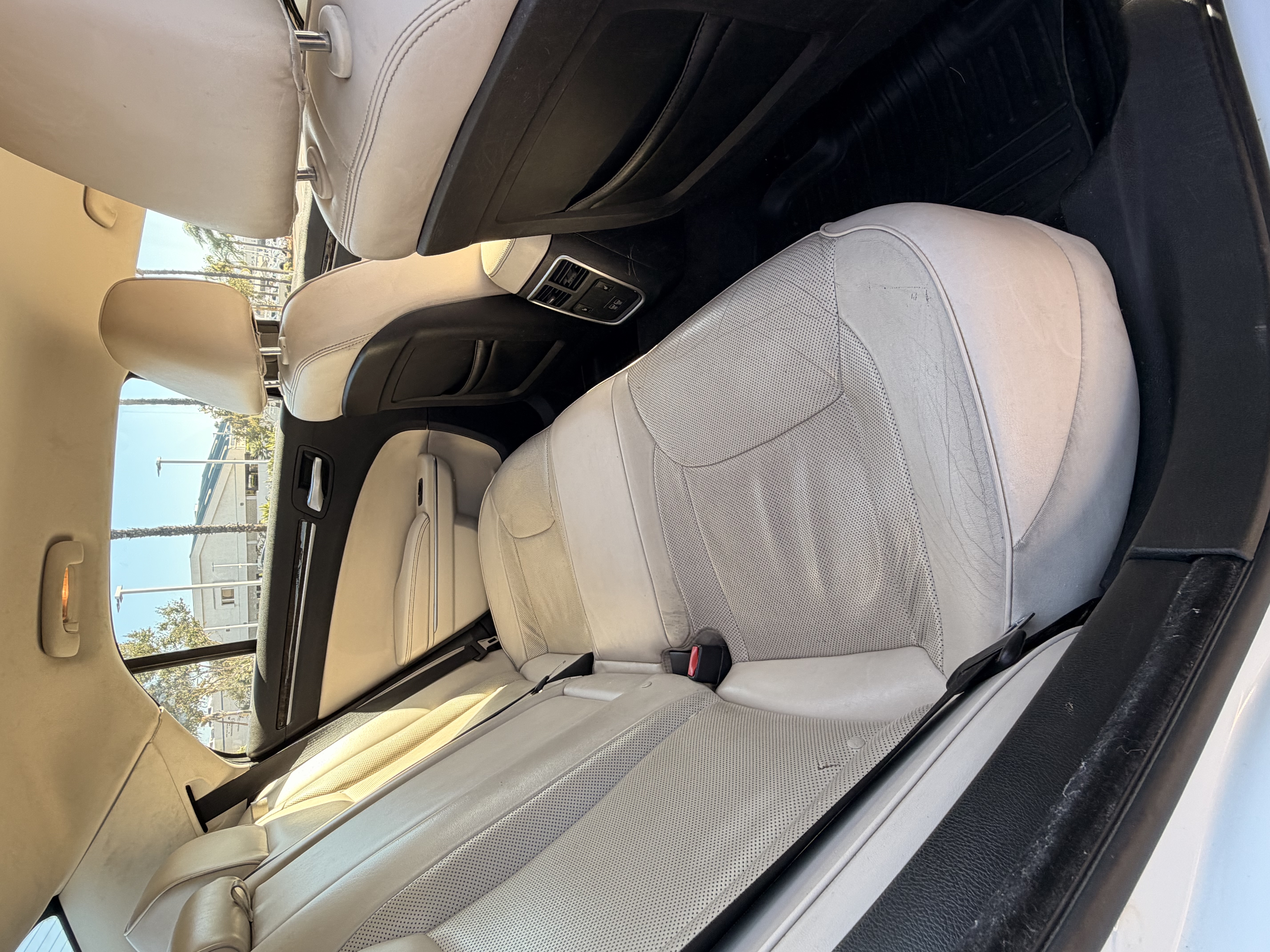 Used 2018 Chrysler 300 Limited RWD image 11