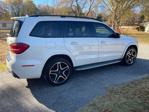 Used 2017 Mercedes-Benz GLS 550 4MATIC image 2