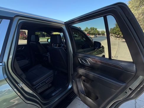 Used 2023 Chevrolet Tahoe LT w/ Luxury Package RWD image 18