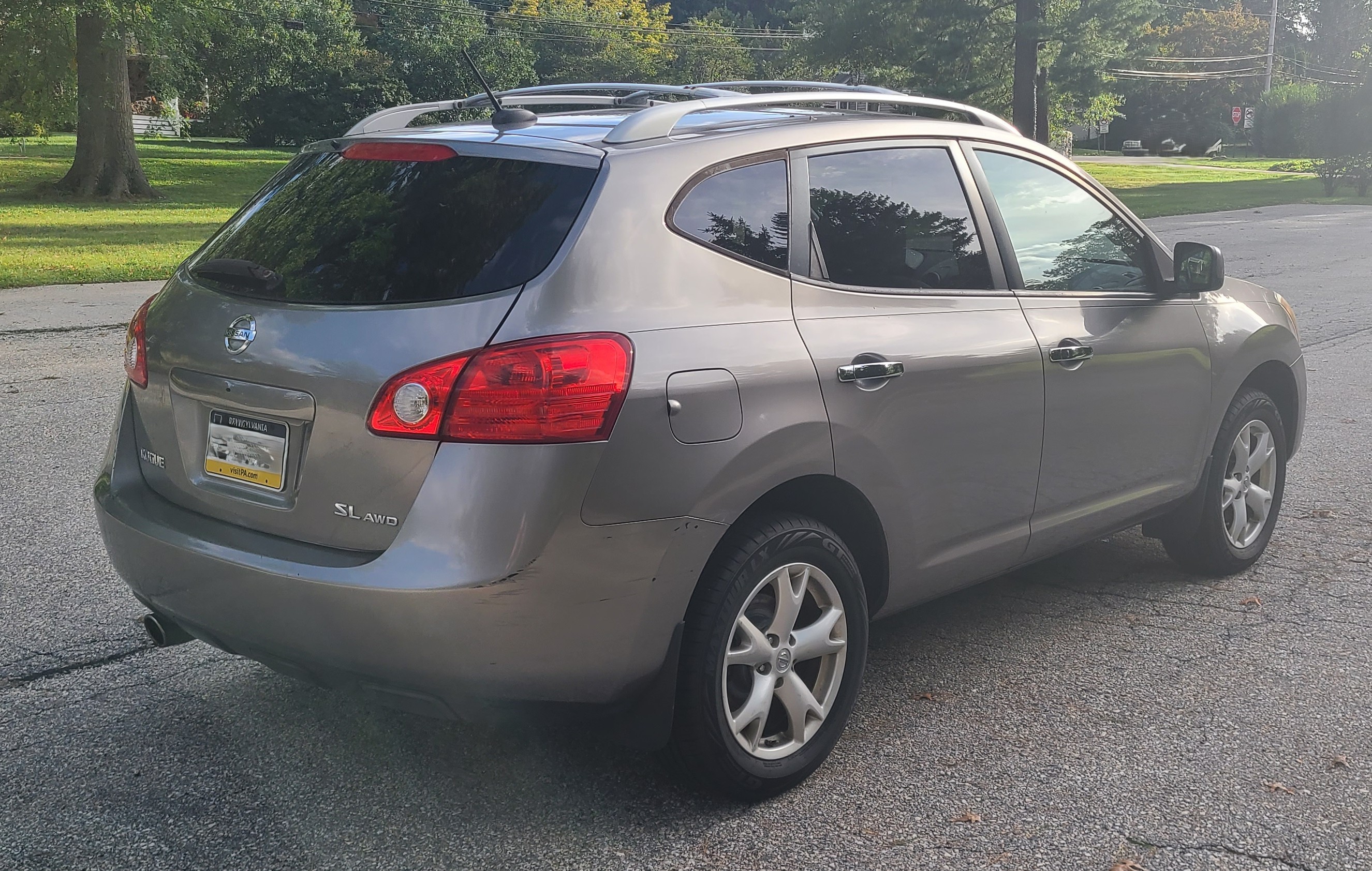 Used 2010 Nissan Rogue SL w/ Premium Pkg AWD/4WD image 9