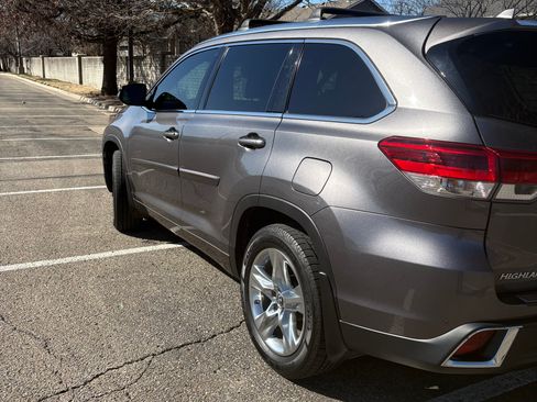 Used 2019 Toyota Highlander Limited image 4