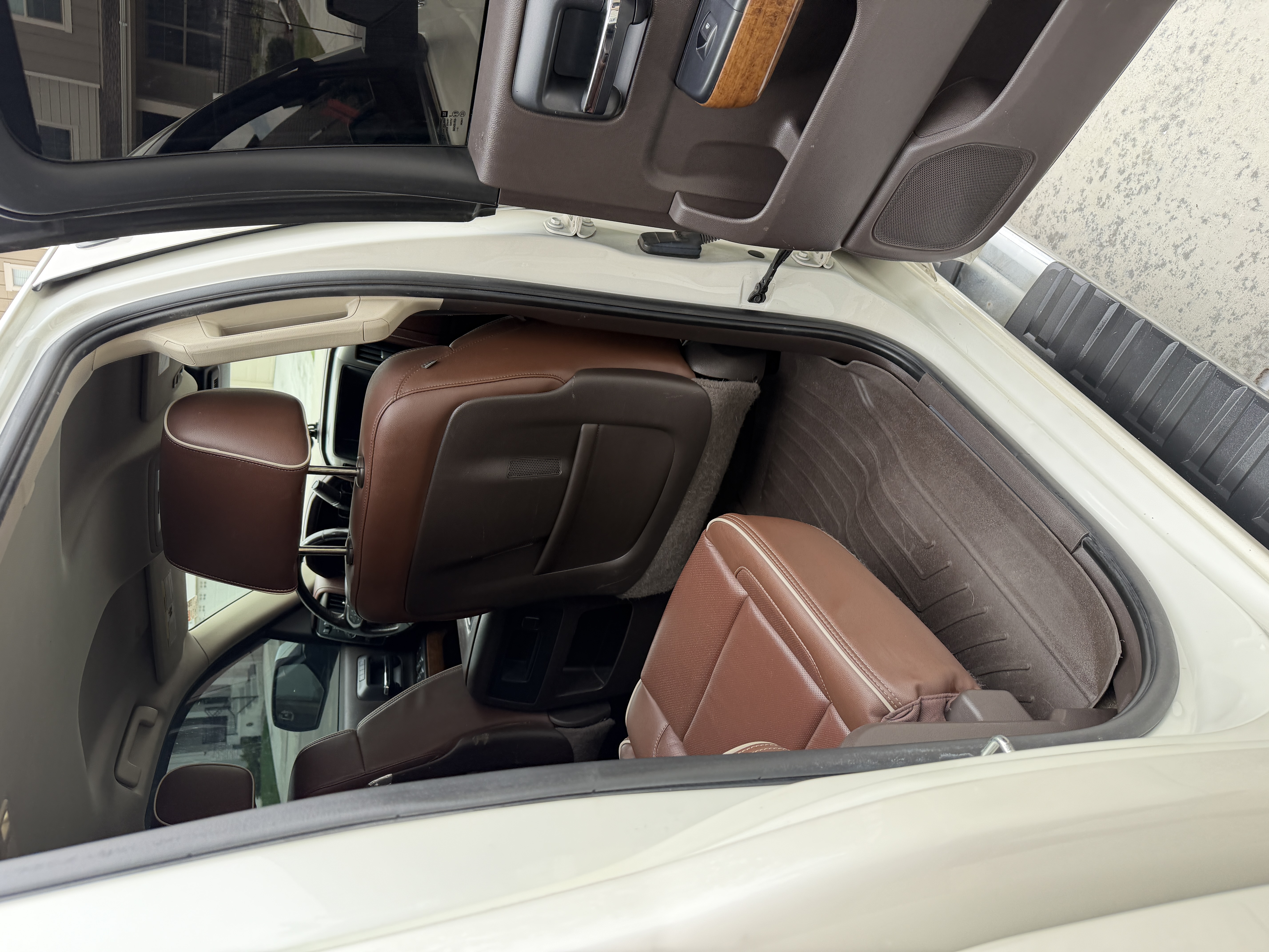Used 2015 Chevrolet Silverado 1500 High Country w/ High Country Premium Package AWD/4WD image 11