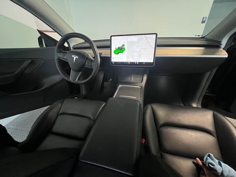 Used 2021 Tesla Model Y Long Range image 8