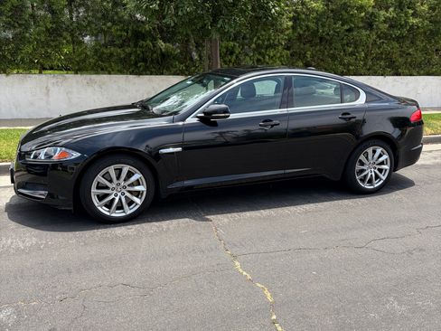 Used 2012 Jaguar XF RWD image 2