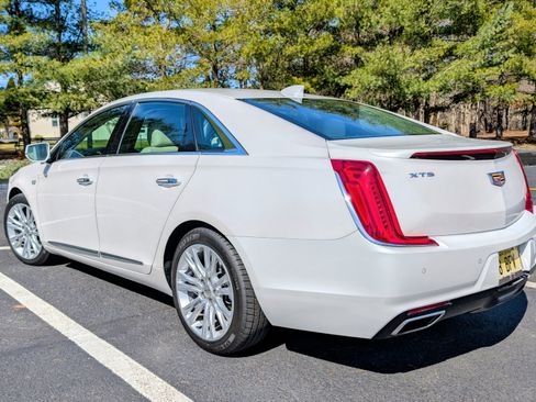 Used 2018 Cadillac XTS Luxury w/ Driver Awareness Package image 4