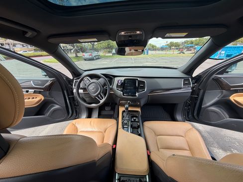 Used 2018 Volvo XC90 T6 Momentum w/ Convenience Package AWD/4WD image 13