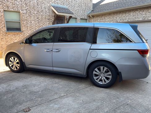 Used 2017 Honda Odyssey EX image 1