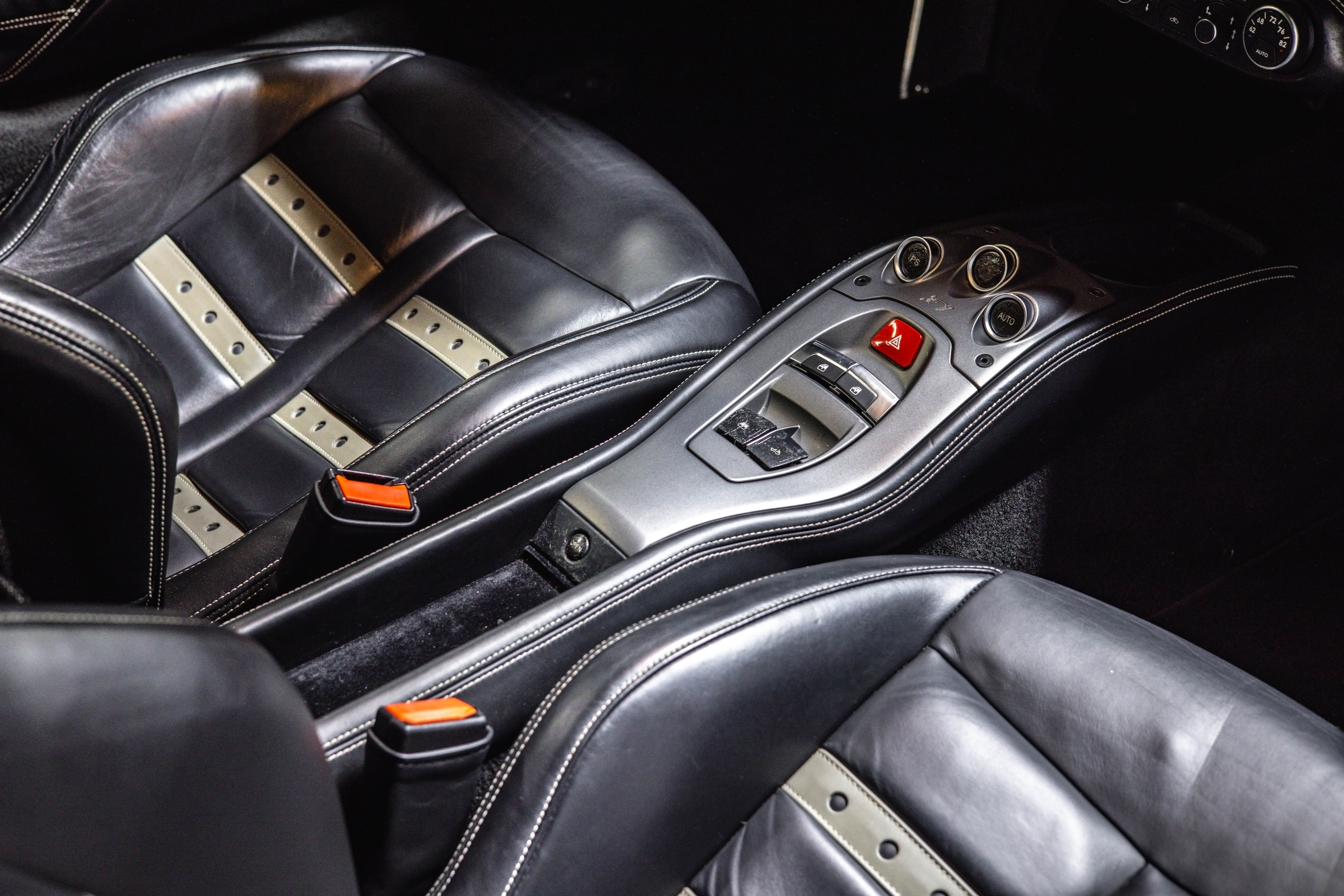 Used 2014 Ferrari 458 Spider RWD image 12
