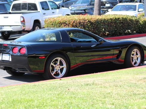 Used 2000 Chevrolet Corvette Coupe image 4
