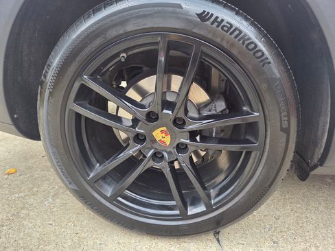 Used 2019 Porsche Cayenne image 17