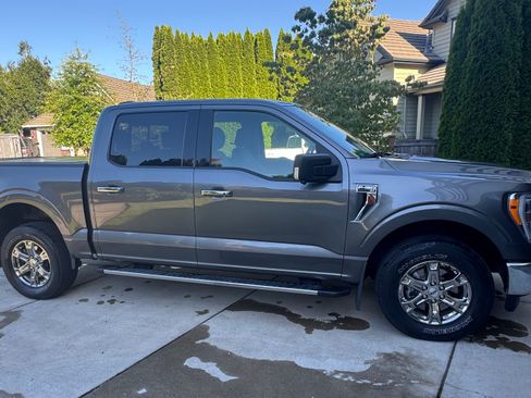 Used 2021 Ford F150 XLT w/ Equipment Group 302A High AWD/4WD image 4