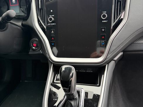 Used 2025 Subaru Outback Premium w/ Popular Package #1A image 5