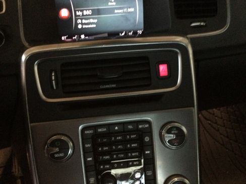 Used 2018 Volvo S60 T5 Inscription image 5