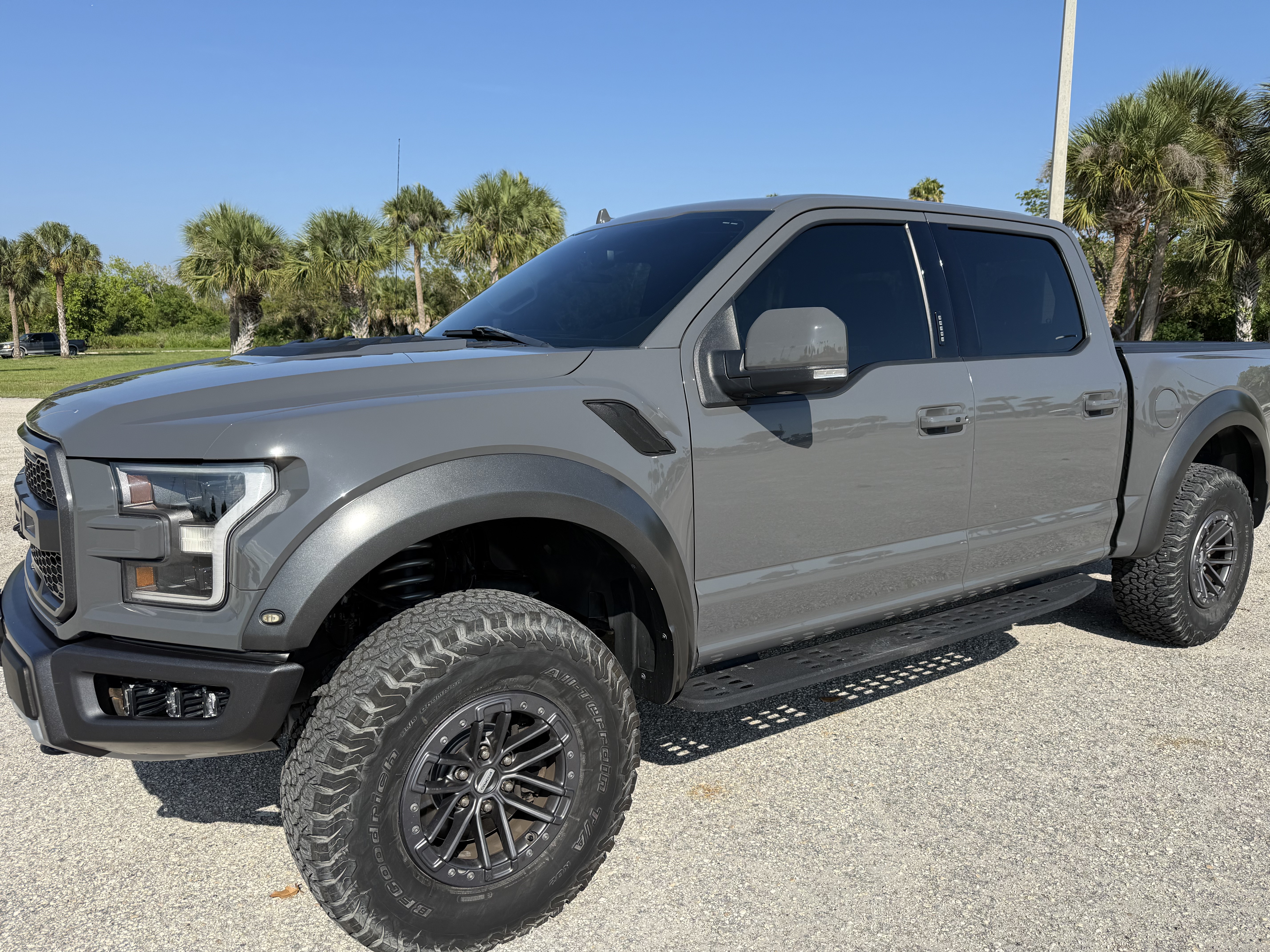 Used 2020 Ford F150 Raptor w/ Equipment Group 802A Luxury AWD/4WD image 1