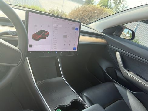 Used 2020 Tesla Model 3 Standard Range Plus image 18