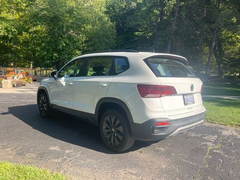 Used 2022 Volkswagen Taos S FWD image 2
