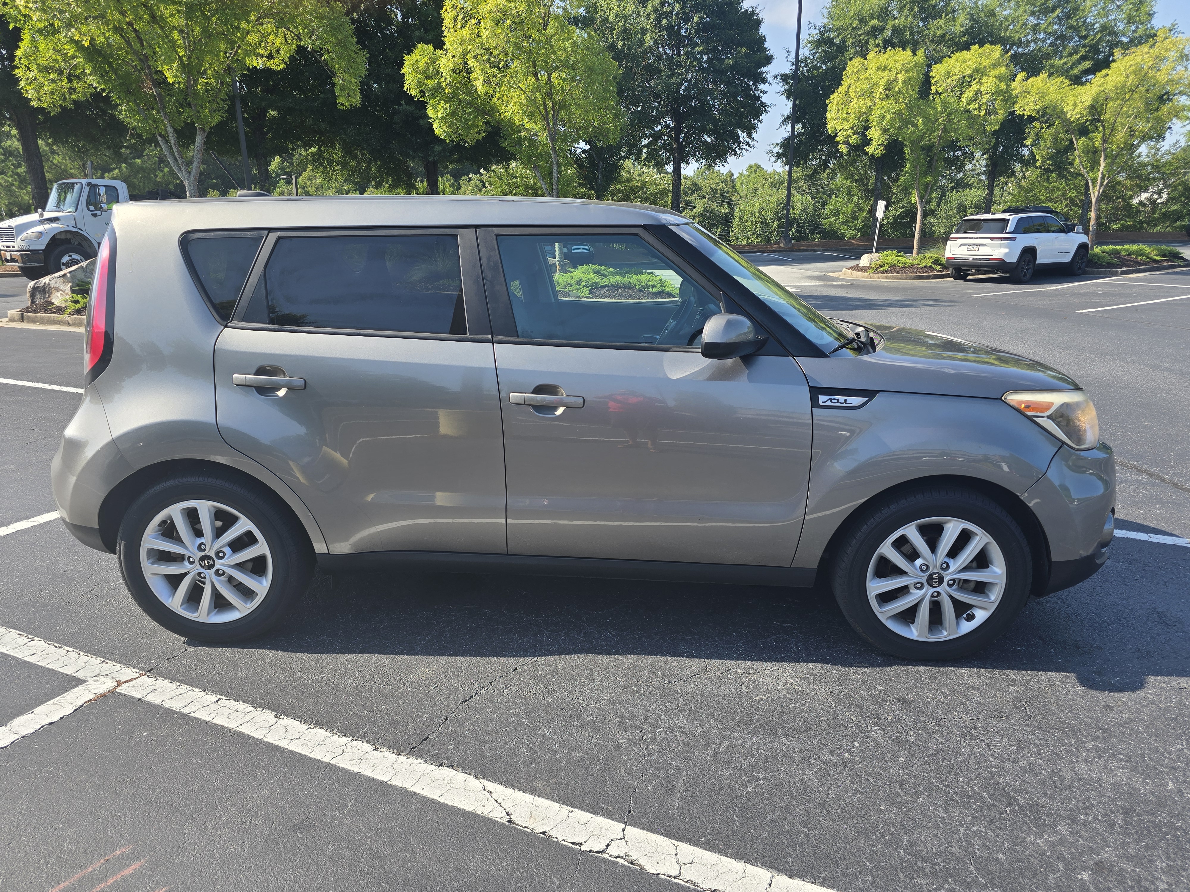 Used 2018 Kia Soul + FWD image 4