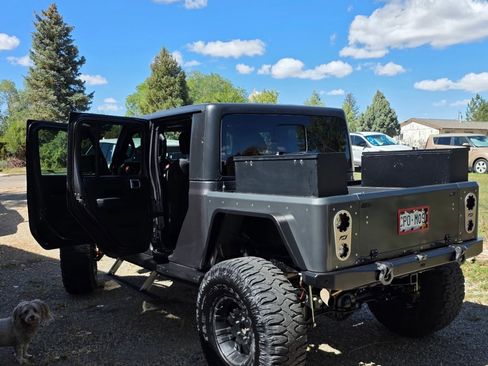 Used 2023 Jeep Gladiator Rubicon w/ Cold Weather Group image 4