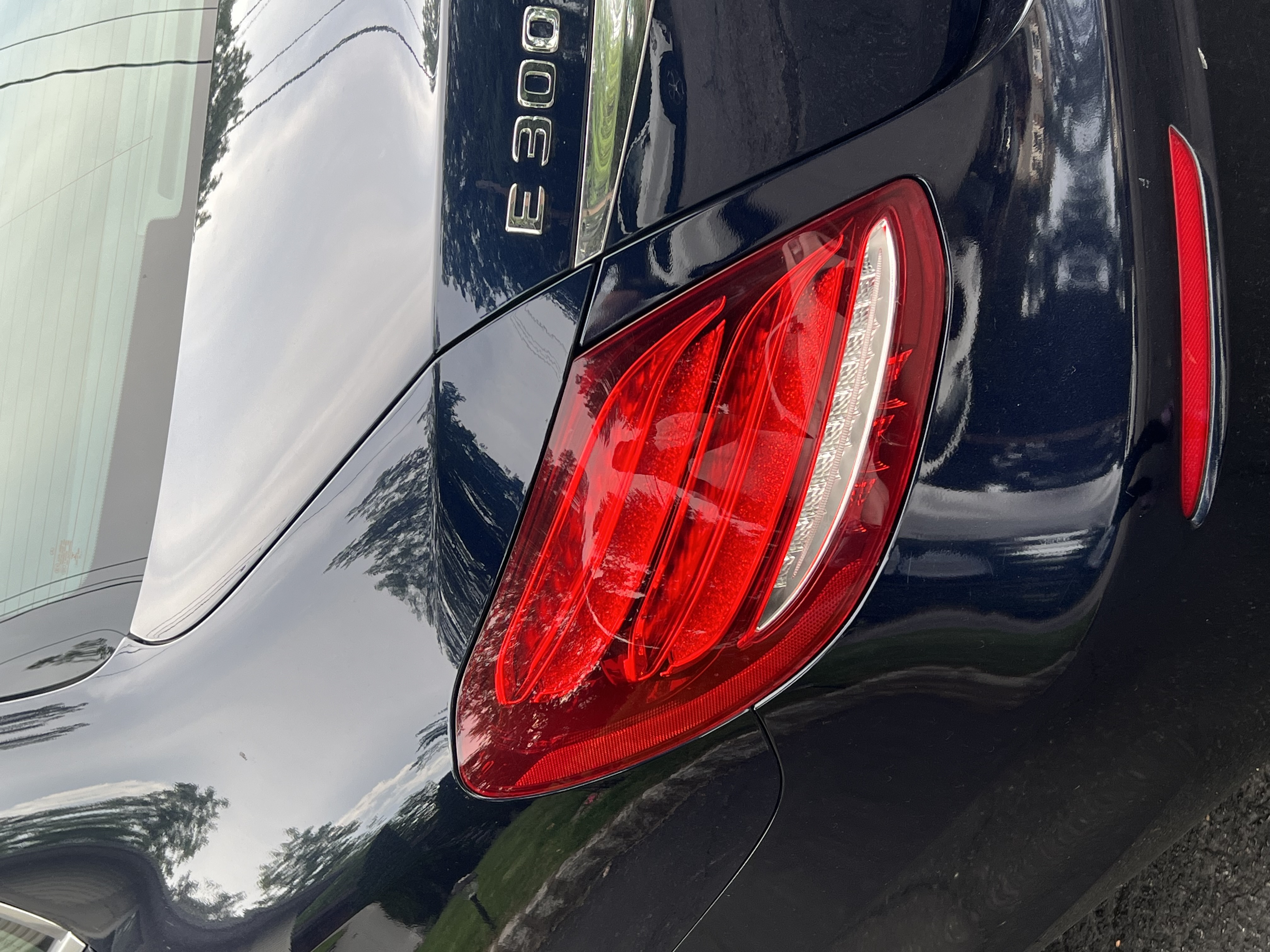 Used 2019 Mercedes-Benz E 300 4MATIC image 8