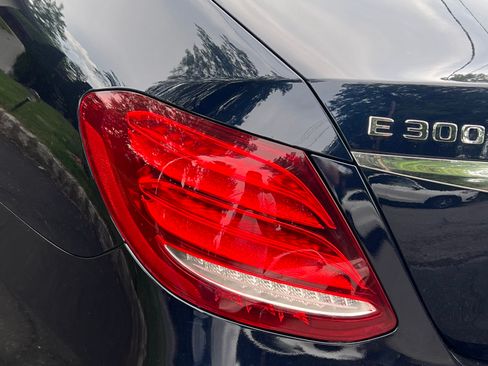 Used 2019 Mercedes-Benz E 300 4MATIC image 8