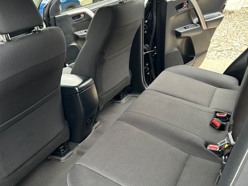 Used 2018 Toyota RAV4 LE AWD/4WD image 22