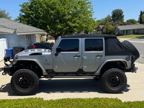 Used 2018 Jeep Wrangler Unlimited Sport S AWD/4WD image 2
