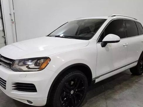 Used 2014 Volkswagen Touareg Sport image 13