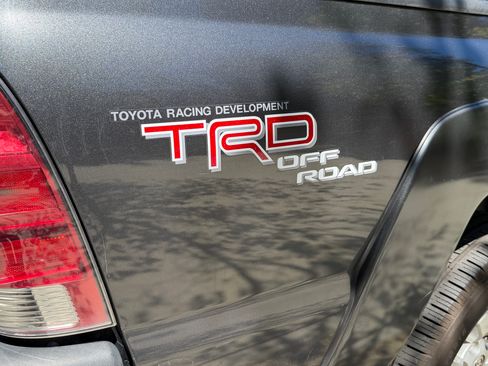 Used 2009 Toyota Tacoma PreRunner w/ TRD Off-Road Pkg w/JBL Audio RWD image 8