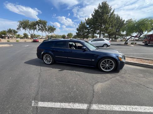 Used 2005 Dodge Magnum R/T w/ Convenience Group II RWD image 1