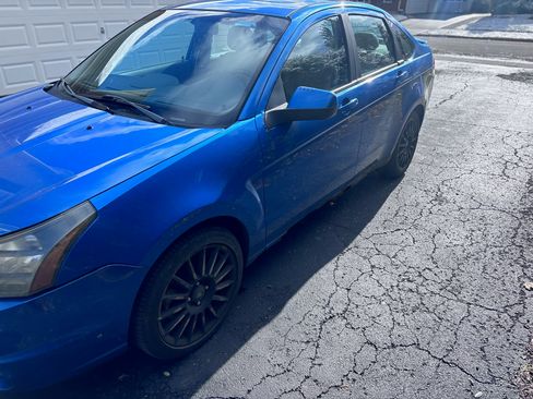Used 2010 Ford Focus SES image 2