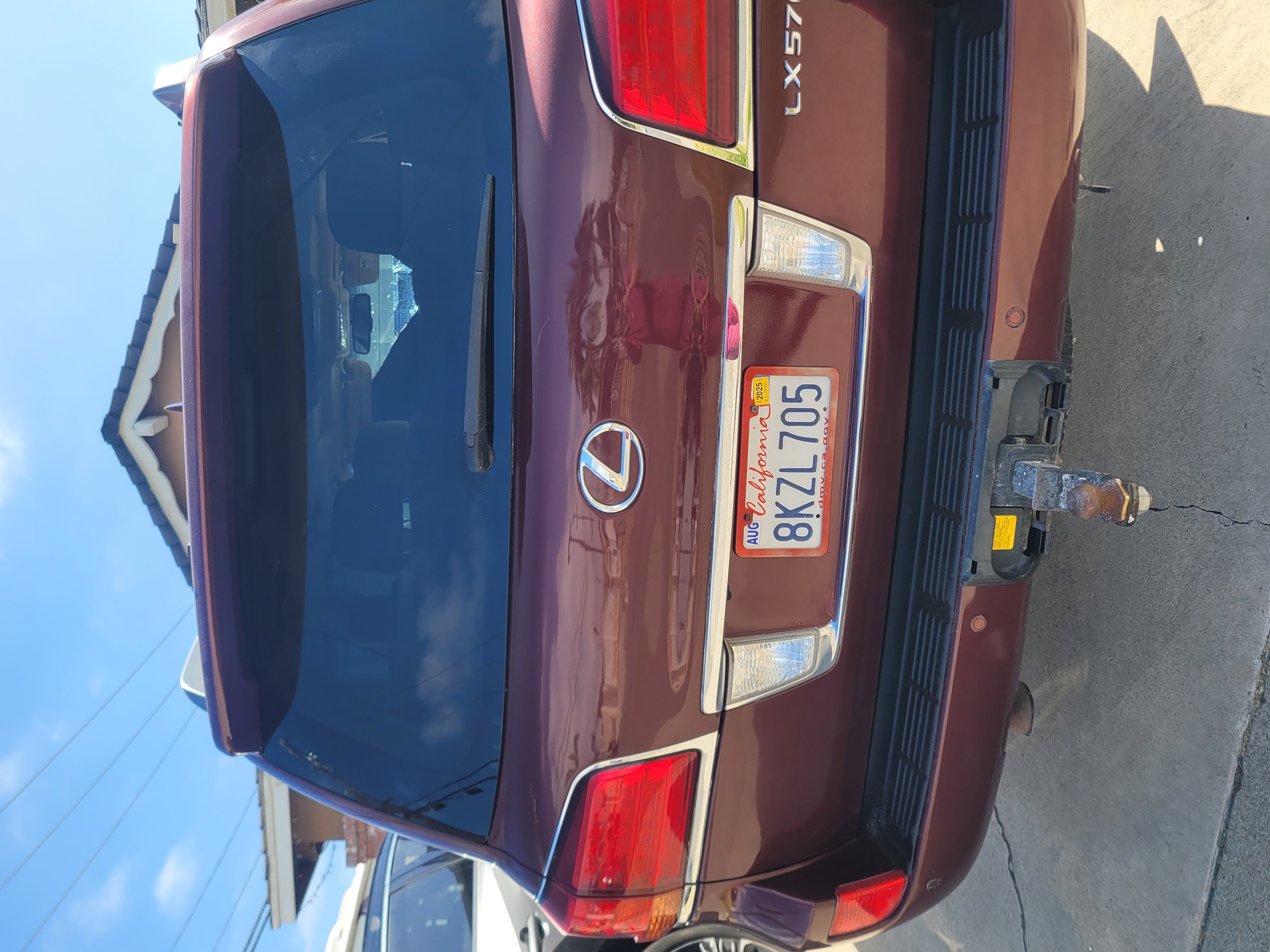 Used 2011 Lexus LX 570 4WD w/ Luxury Pkg image 1