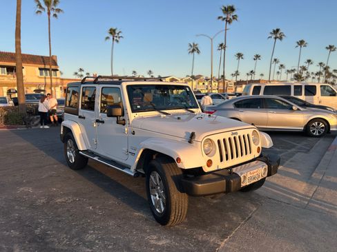 Used 2013 Jeep Wrangler Unlimited Sahara w/ Dual Top Group image 11