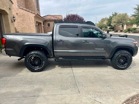 Used 2017 Toyota Tacoma TRD Off-Road w/ Tow Package RWD image 5