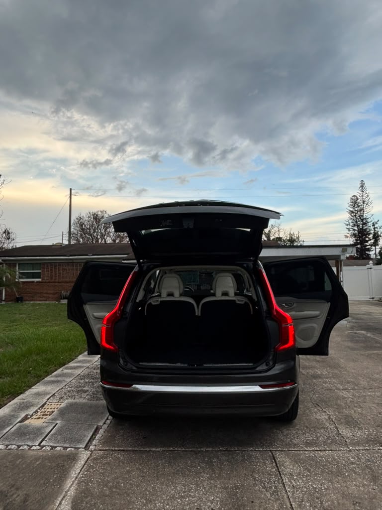 Used 2025 Volvo XC90 B6 Ultra w/ Lounge Package AWD/4WD image 11