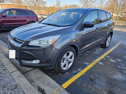 Used 2015 Ford Escape SE image 2