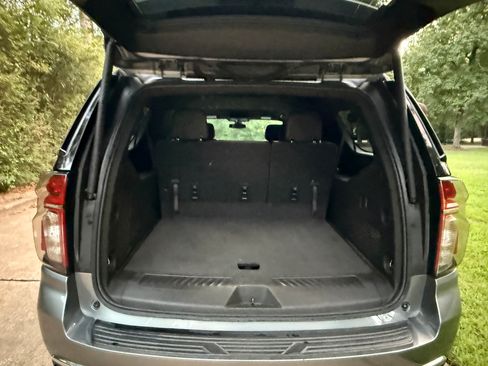 Used 2021 Chevrolet Suburban LT RWD image 6