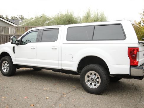 Used 2017 Ford F350 Lariat image 4